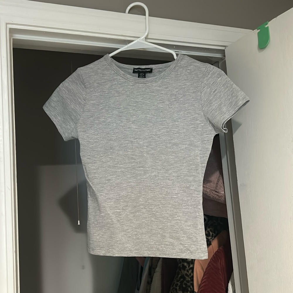 Gray fitted short sleeve top